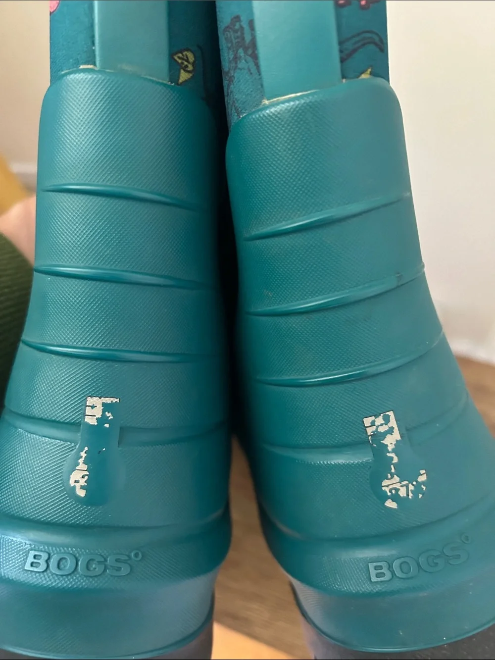 Bogs Teal Snow and Rain Boots with Dino Print youth size 5/ EURO 38 waterproof